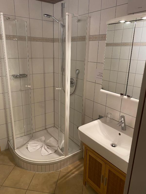 Twin Room with Balcony image 2