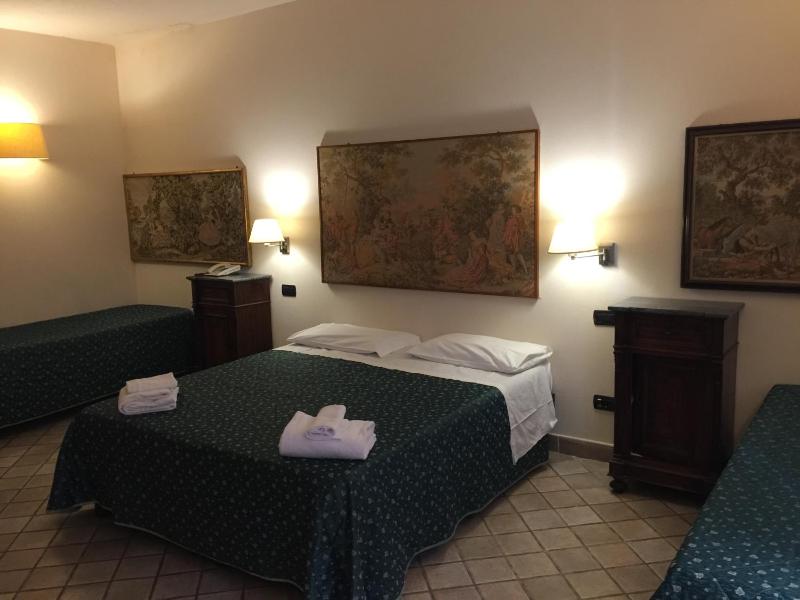 Superior Quadruple Room image 3
