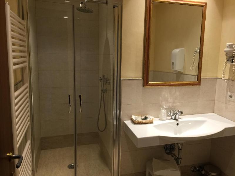 Superior Triple Room with City View image 2