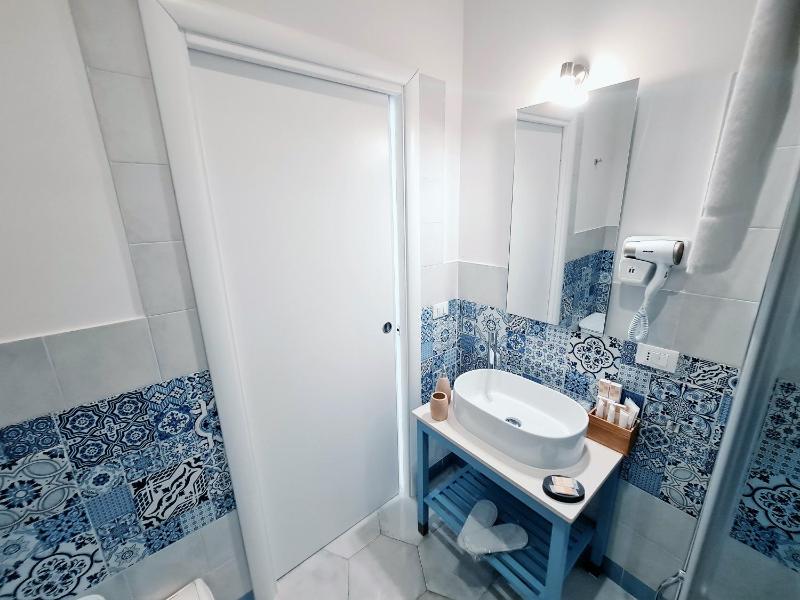 Double Room with Private Bathroom image 4
