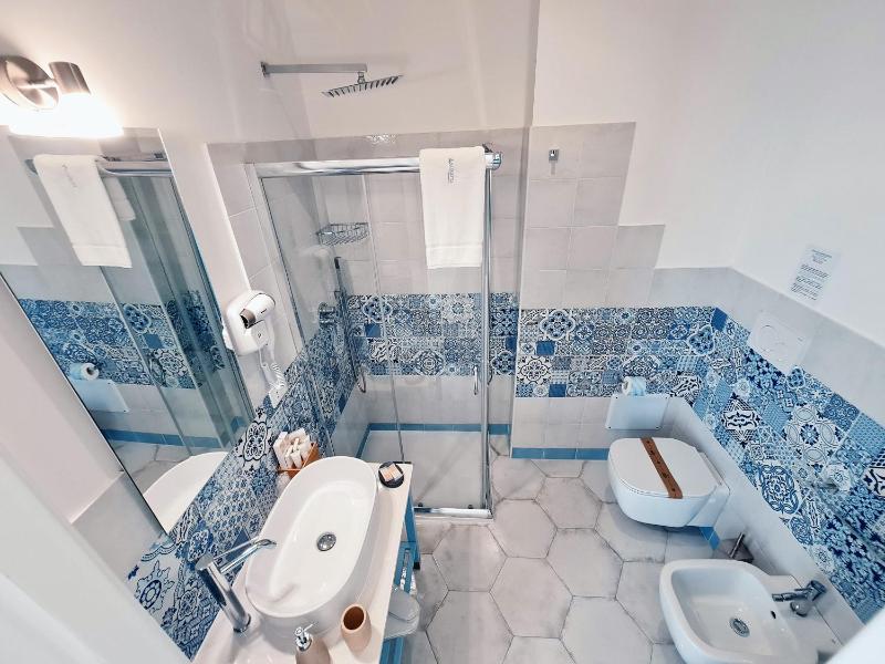 Double Room with Private Bathroom image 3