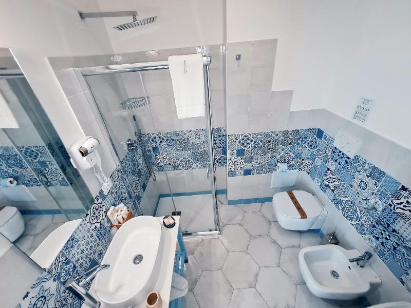 Double Room with Private Bathroom image 2