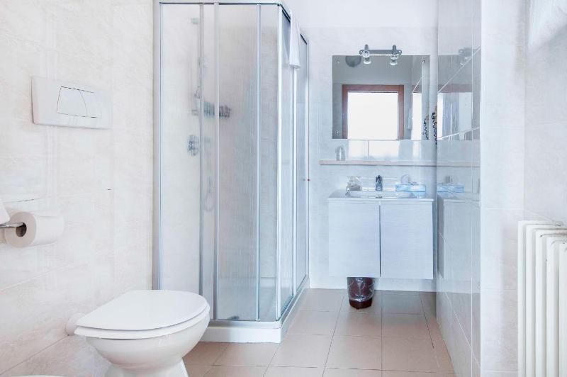 Double or Twin Room image 3