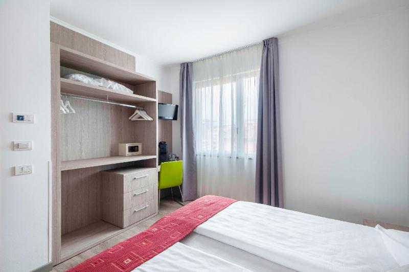 Double or Twin Room image 2
