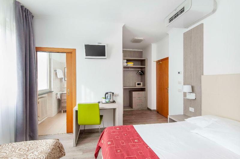 Triple Room image 3