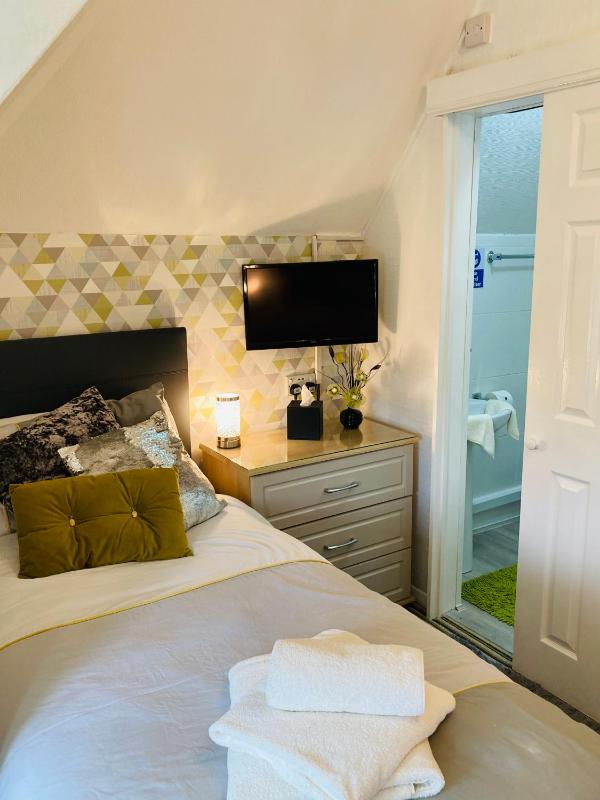 Triple Room - Top Floor image 2