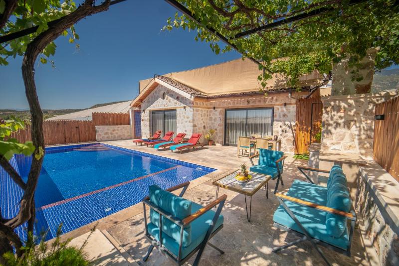 Zorlu - 2 Bedroom with jacuzzi in Kalkan - image 1