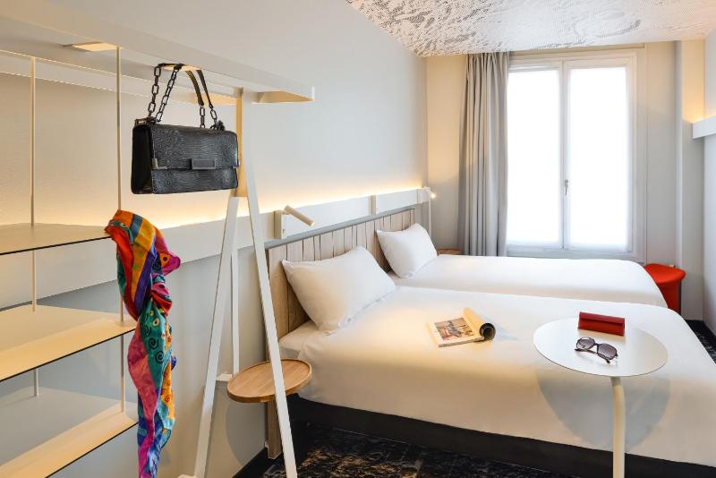 Standard Twin Room image 3