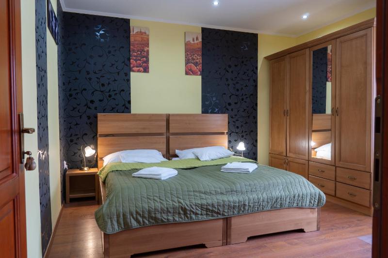 Twin Room image 1