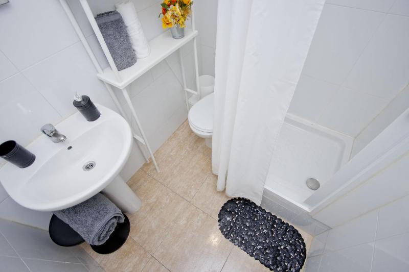 Barcelona City North Hostal - image 13