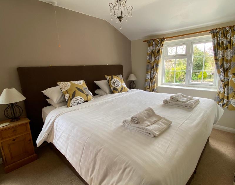 Windy Gill - Twin/King En-suite image 3