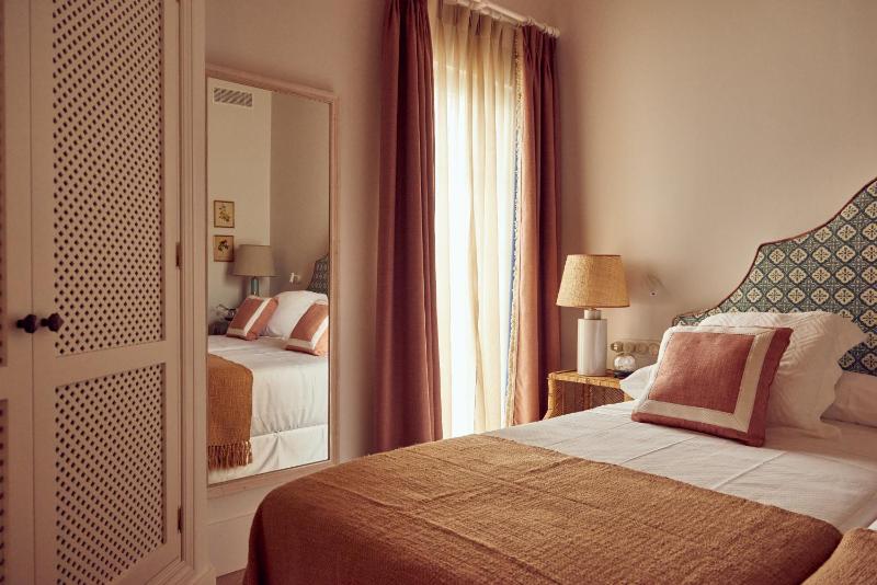 Standard Double Room image 4
