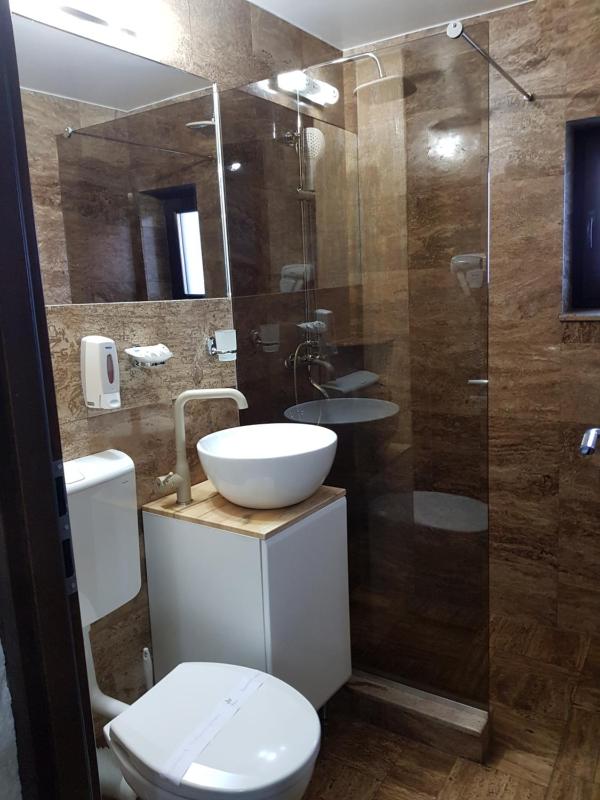 Triple Room with Private Bathroom image 2