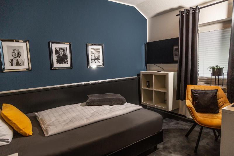 Single Room with Shower image 1