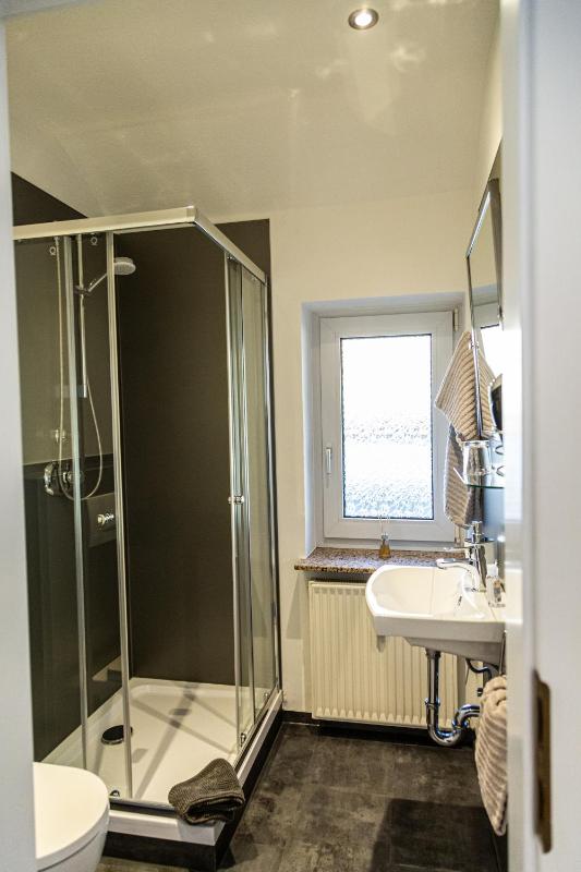 Single Room with Shower image 2