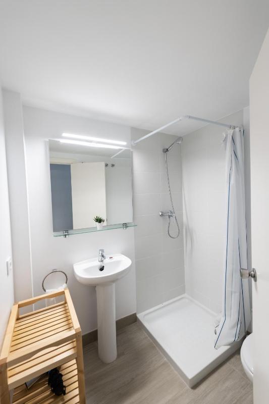 One-Bedroom Apartment image 3