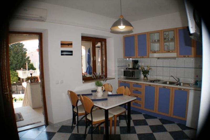 Seaview Apartment Bol (3417-5) - image 39