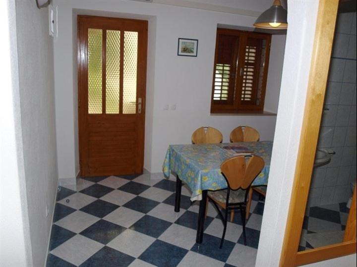Seaview Apartment Bol (3417-5) - image 29