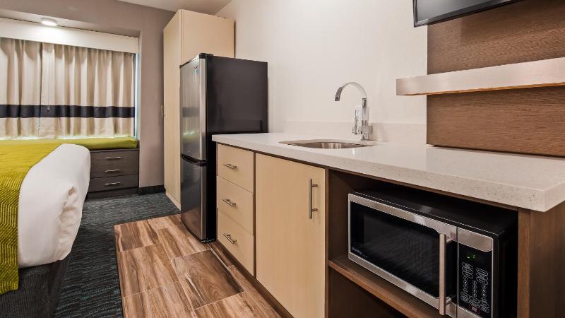 Queen Room with Two Queen Beds and Kitchenette image 2