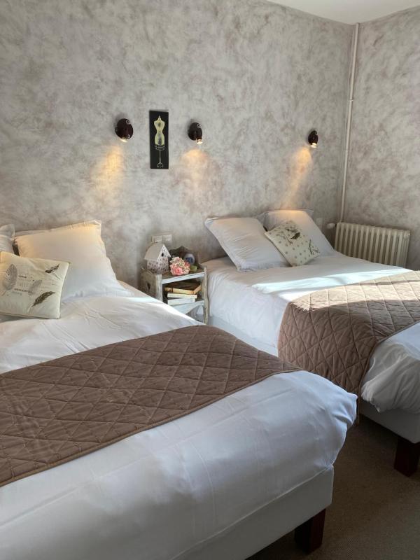 Twin Room image 1