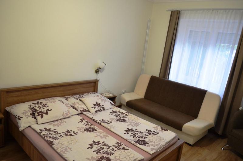 Henrietta - Violetta Apartman - image 34