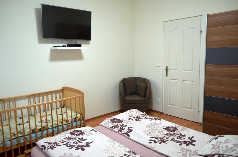 Henrietta - Violetta Apartman - image 28
