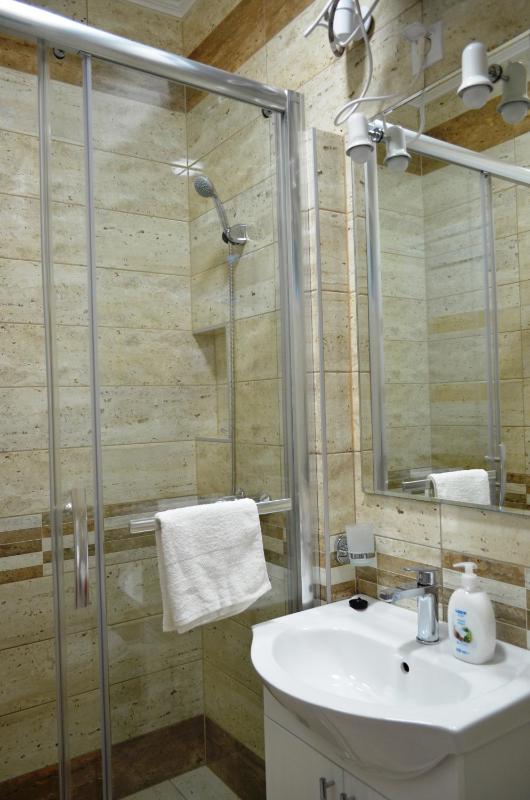 Henrietta - Violetta Apartman - image 31