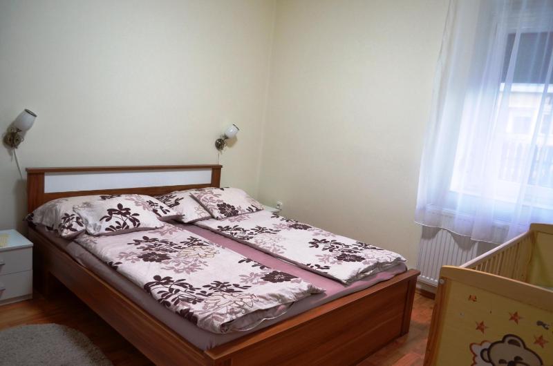 Henrietta - Violetta Apartman - image 9