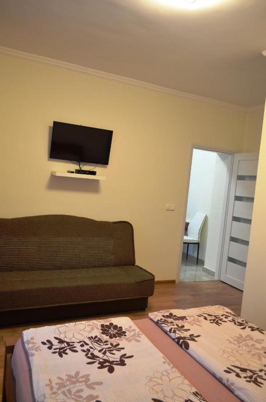 Henrietta - Violetta Apartman - image 13