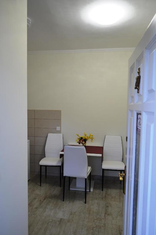 Henrietta - Violetta Apartman - image 32