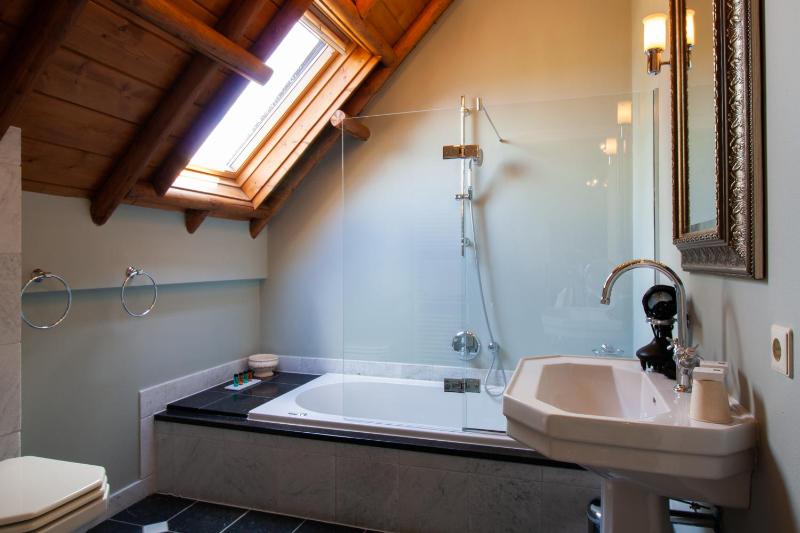 Large Double Room image 2