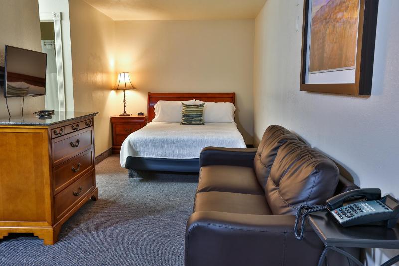Studio Queen Suite image 2
