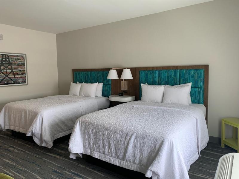 Queen Room with Two Queen Beds image 3
