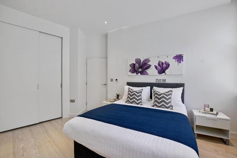 One-Bedroom Apartment image 4