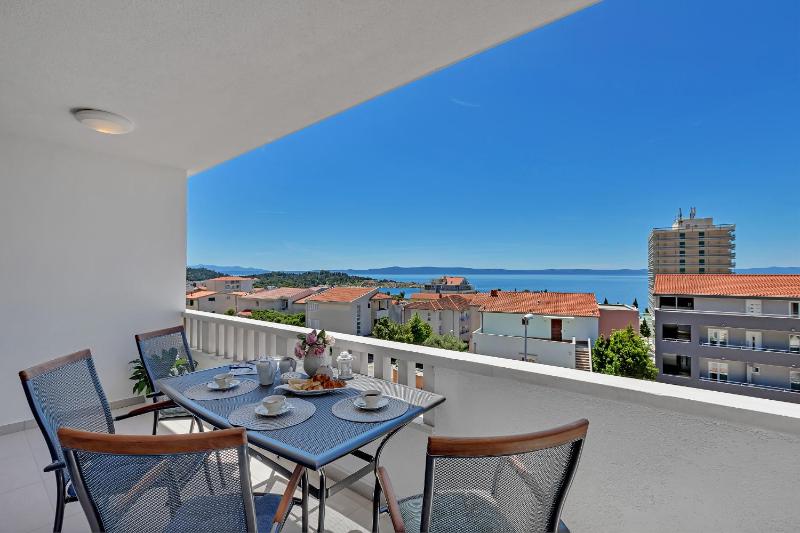 Apartment with Sea View image 2