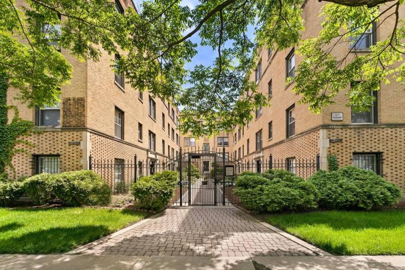 One-Bedroom Apartment image 2