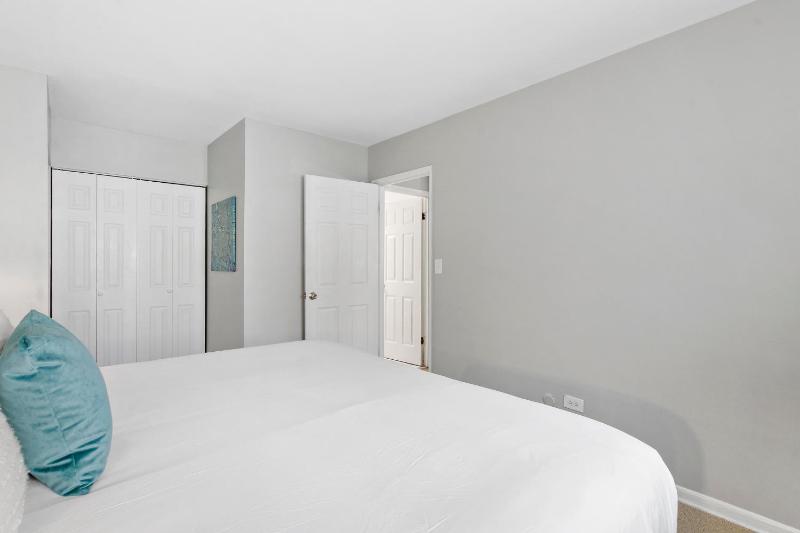 One-Bedroom Apartment image 3