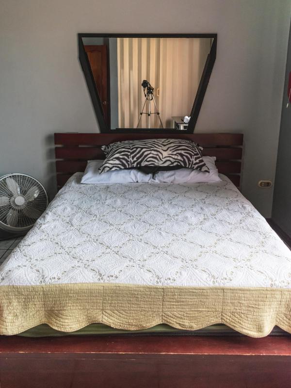 Linda casa de verano con amplias zonas verdes - image 13