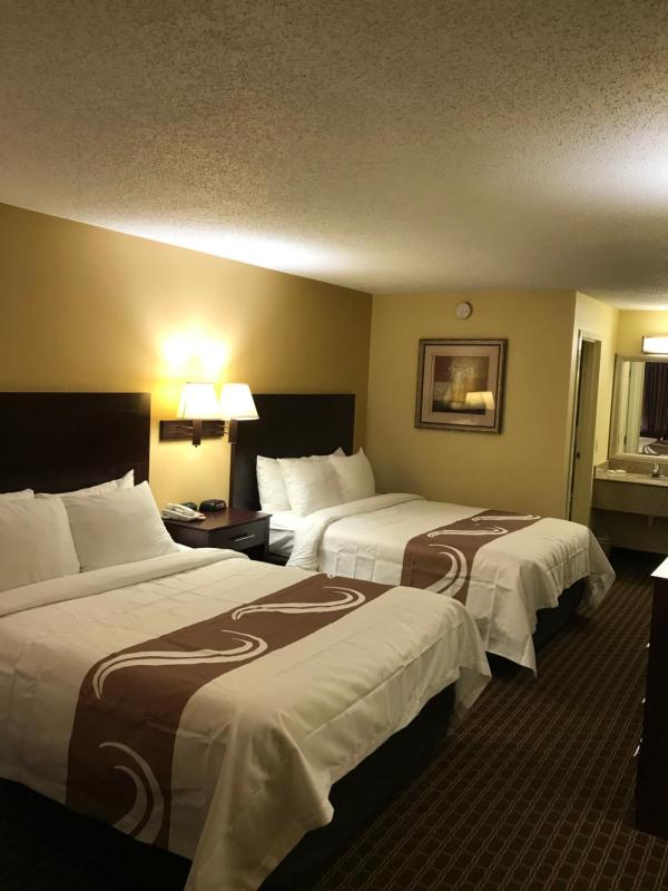 Queen Room with Two Queen Beds - Smoking image 3