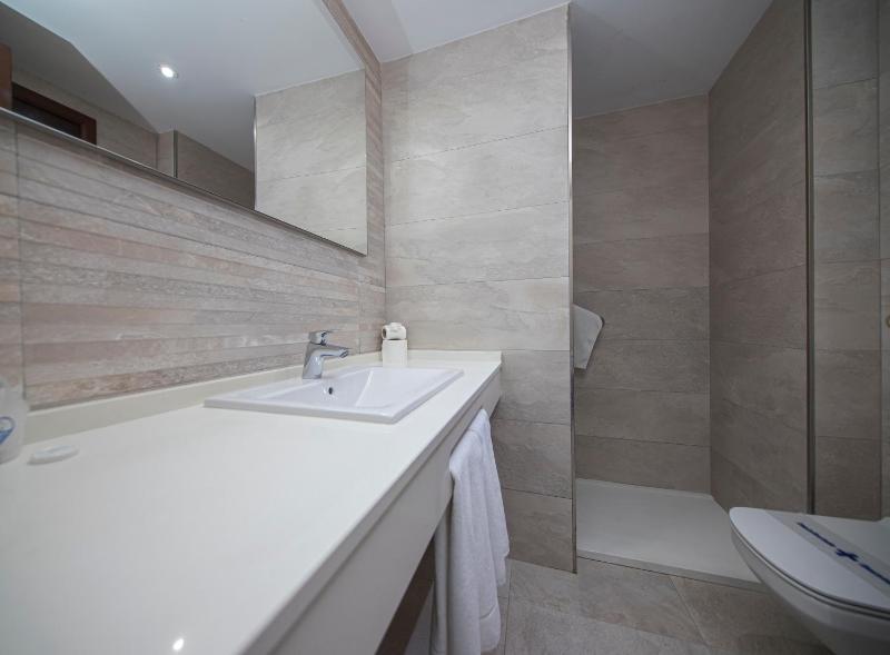 Double or Twin Room with Pool View image 3