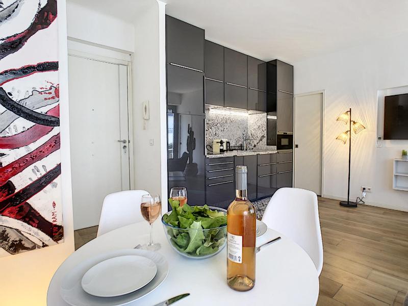 Nestor&Jeeves - REINE MARIE TERRASSE - Central - Very close sea - Top floor - image 7