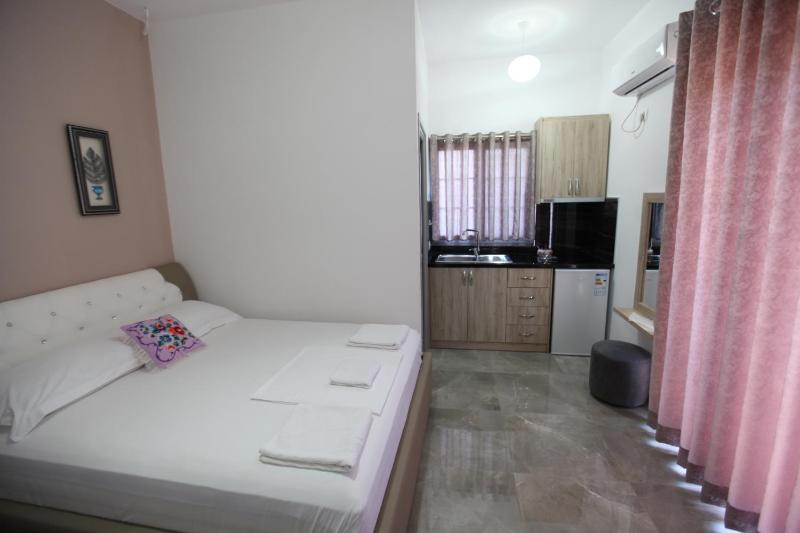 Triple Room with Balcony image 3