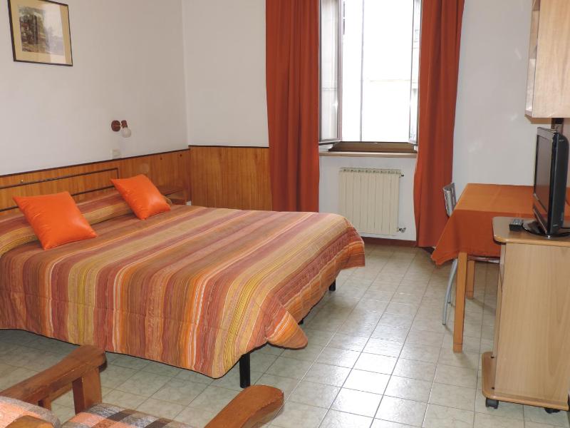Economy Studio with Kitchenette (2 Adults) image 3