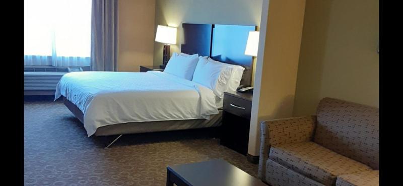 King Suite with Sofa Bed image 3