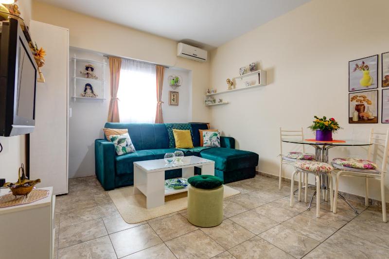 Studio Apartment image 3