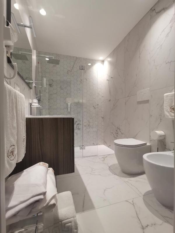 Deluxe Room image 2