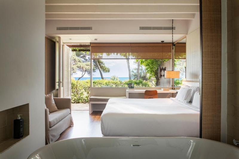 Superior Double Room with Sea View image 1