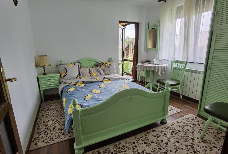 Double Room with Extra Bed image 2