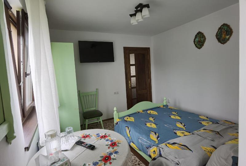 Double Room with Extra Bed image 4
