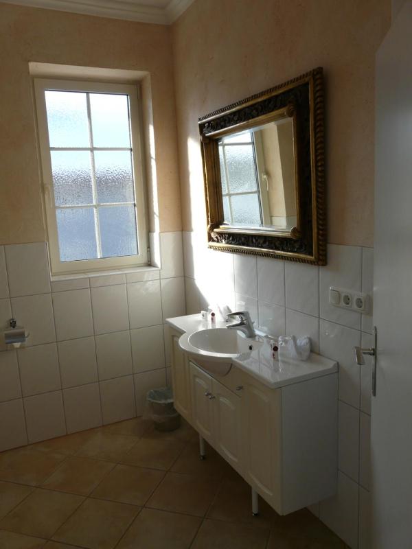 Large Double Room image 2